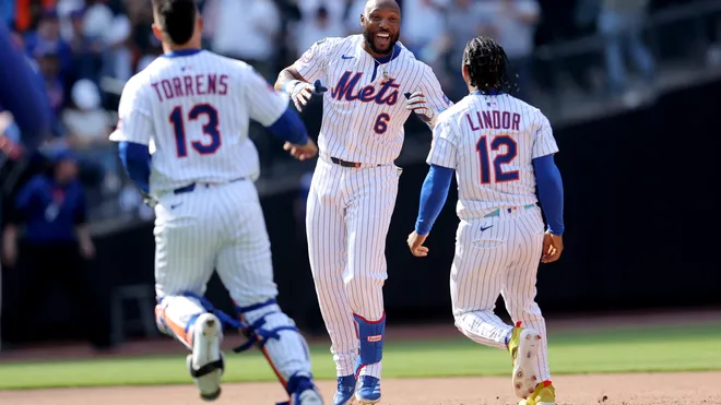 Marte, Lindor y Torrens celebran haber dejado en el terreno a los Filis
