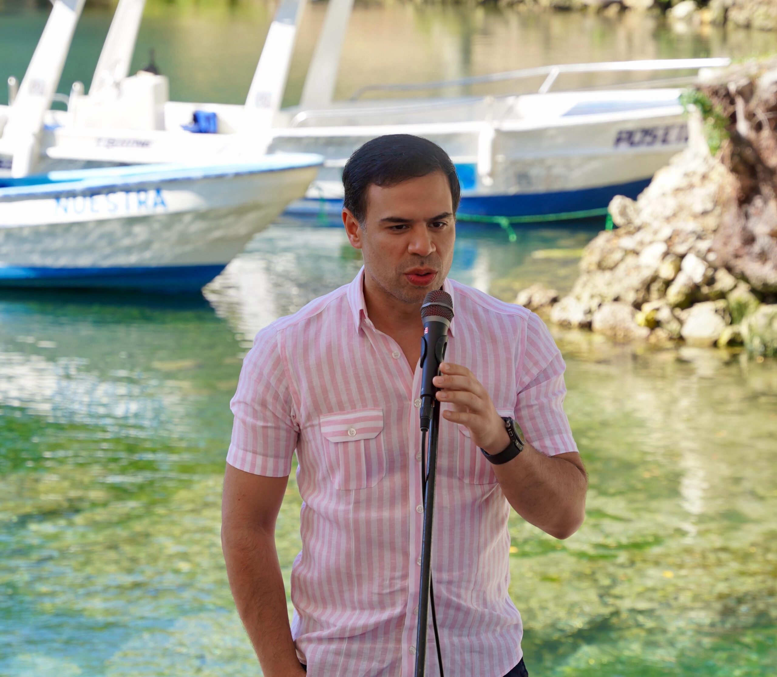 Ministro de Cultura, Roberto Ángel Salcedo visita municipio de Río San Juan