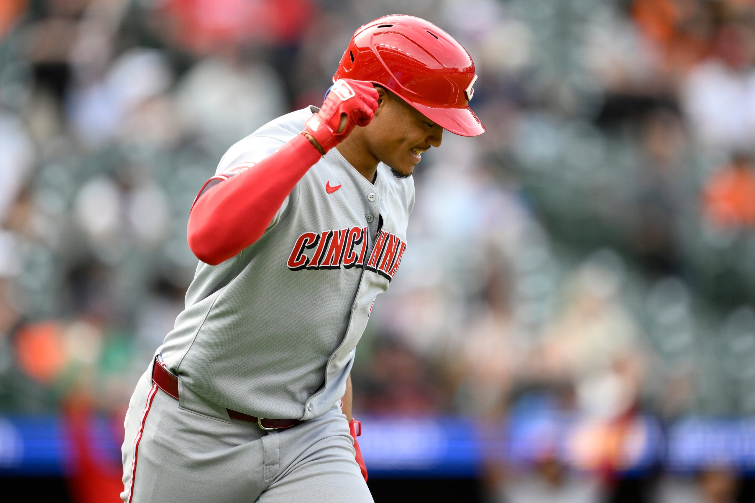 Dominicano Noelvi Marte de Cincinnati celebra su batazo de jonrón con las bases llenas