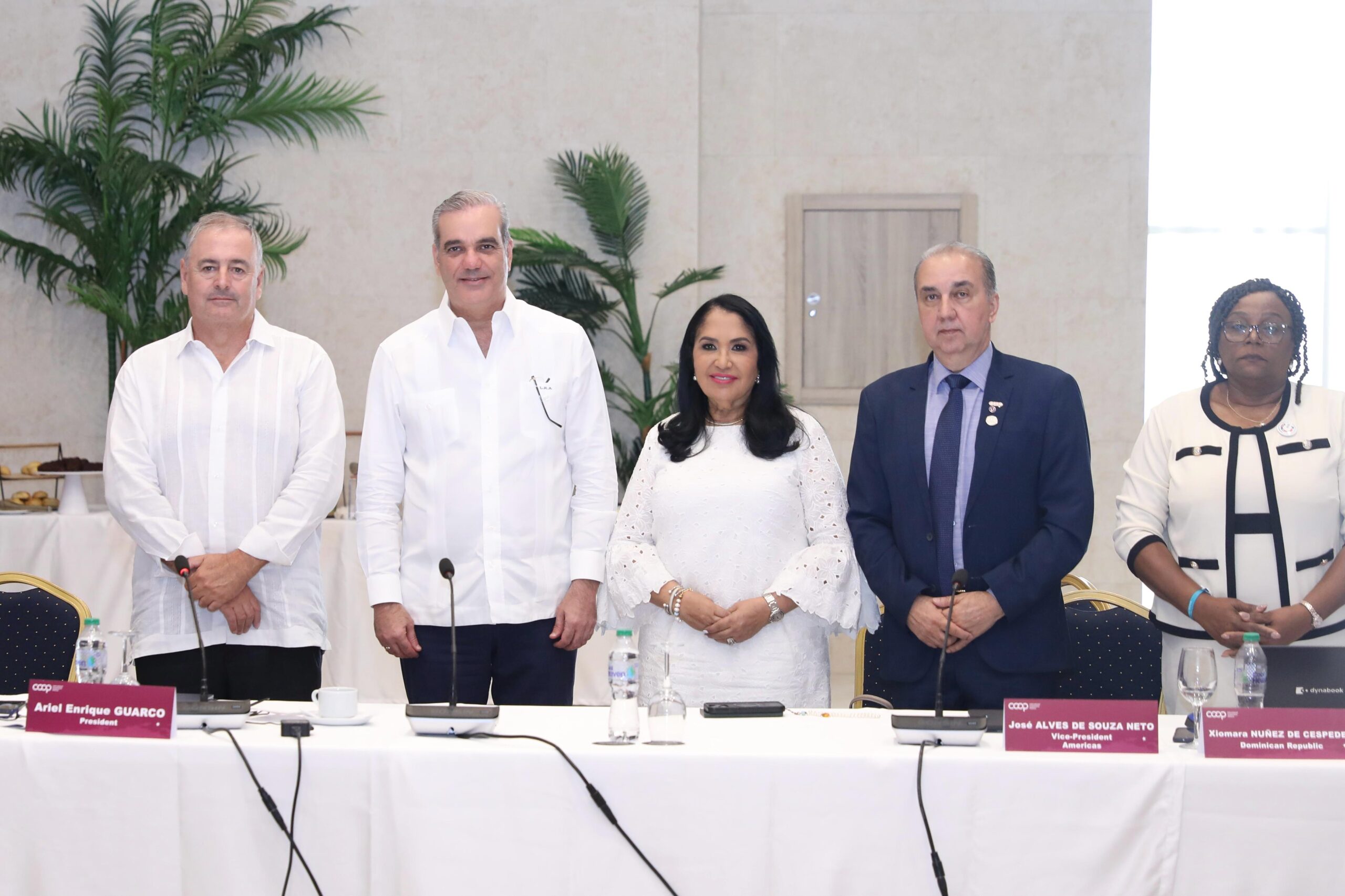 Mandatario indica sector cooperativo nacional está representado por más de 2,400 cooperativas y más de 2 millones de asociados.