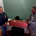 Debajo de una carga de naranjas descubren contrabando de 45,000 cigarrillos en Azua