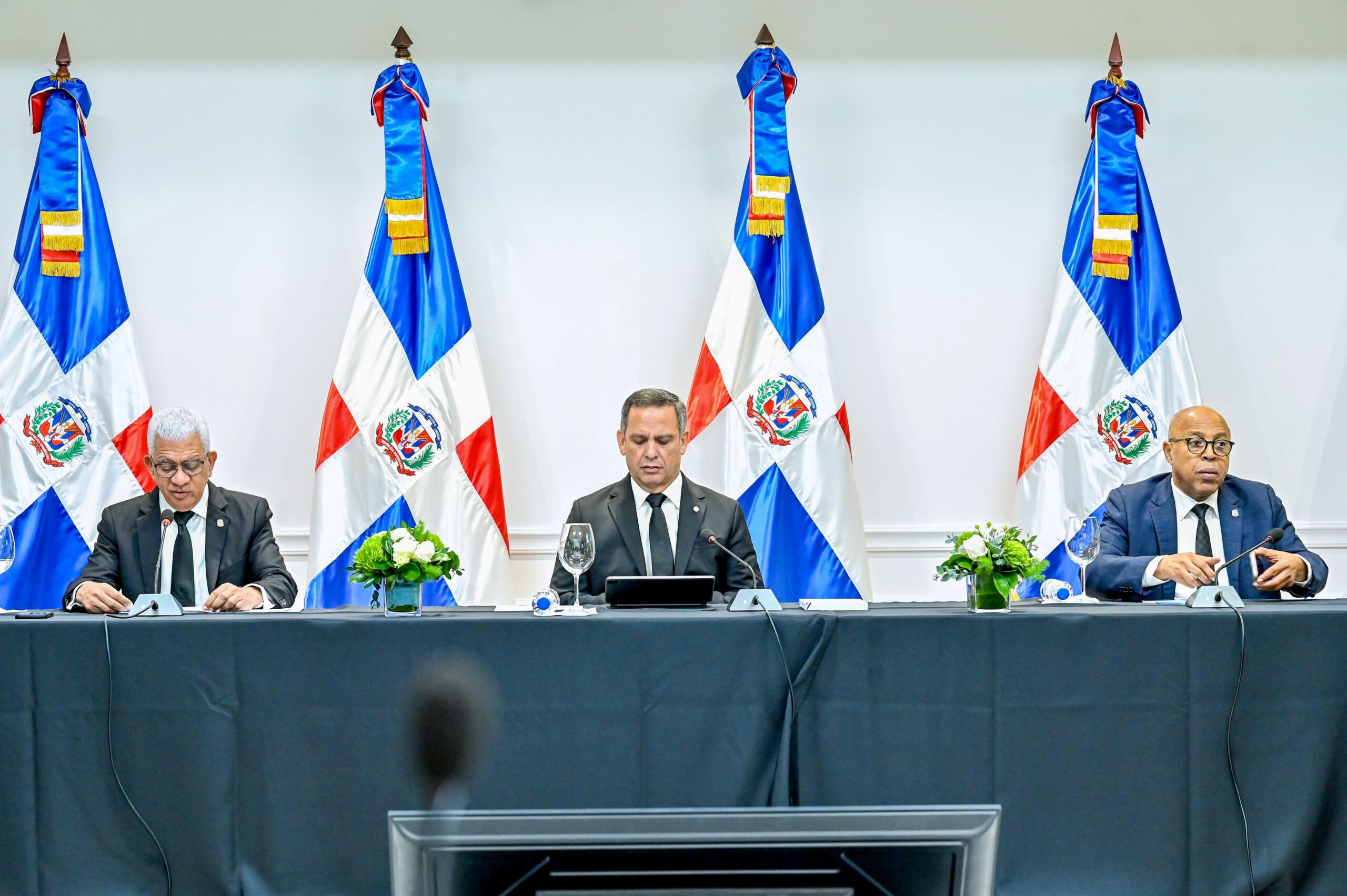 Ante una presentación de logros y desafíos del Poder Judicial ante las comisiones de justicia de ambas cámaras legislativas, Henry Molina señaló esas iniciativas como la Ley Orgánica del Poder Judicial, Ley para la optimización de los procesos y actualización de la Ley de Registro Inmobiliario.