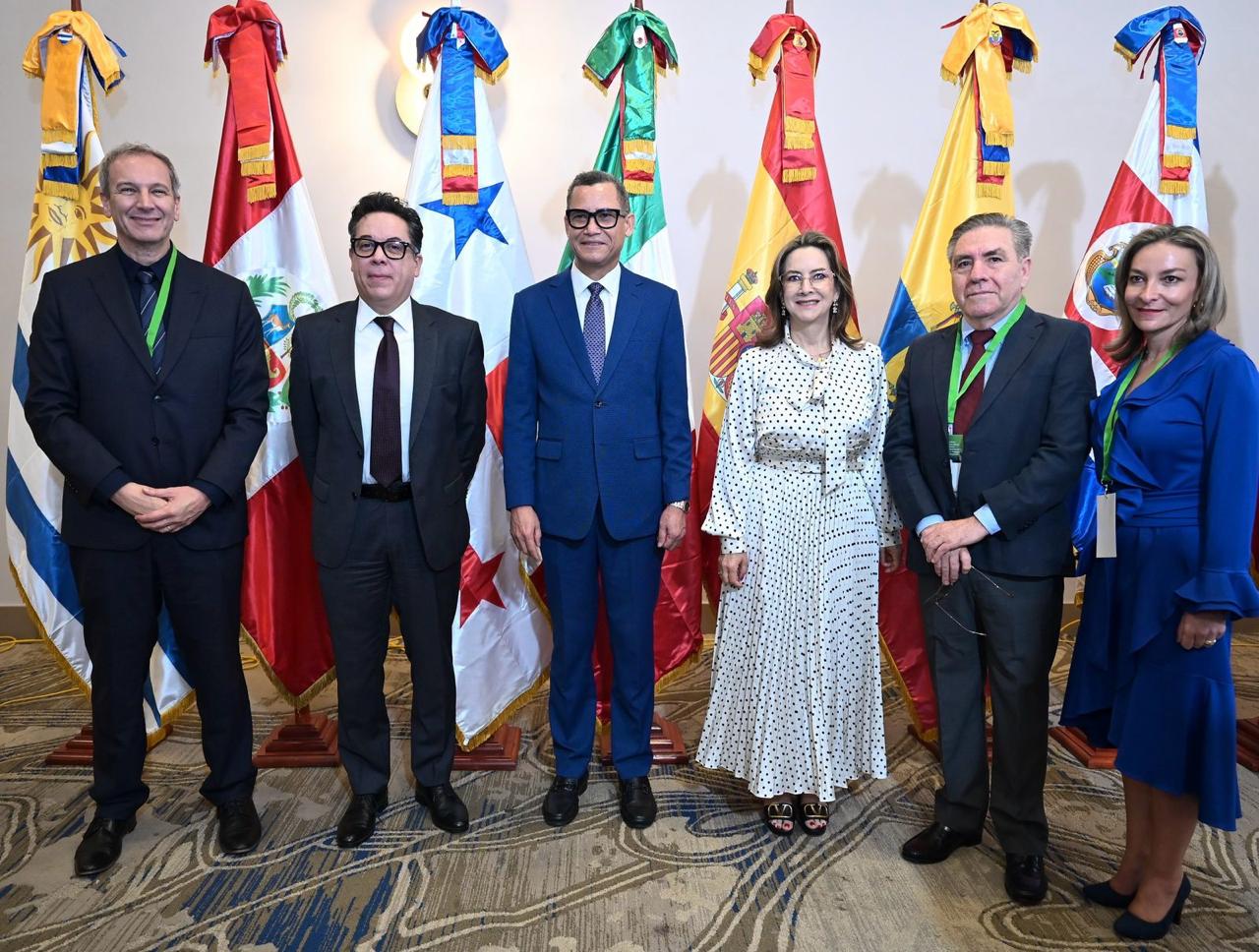 El III Foro sobre Retos de la Formalización Laboral en Iberoamérica, celebrado el 3 y 4 de abril bajo el lema “Reformas de los sistemas de seguridad social para ampliar afiliación y cobertura de prestaciones”, concluyó con un firme llamado a fortalecer la ampliación de la afiliación y la cobertura de prestaciones. Organizado por la OISS, el Ministerio de Trabajo de la República Dominicana y la AECID.