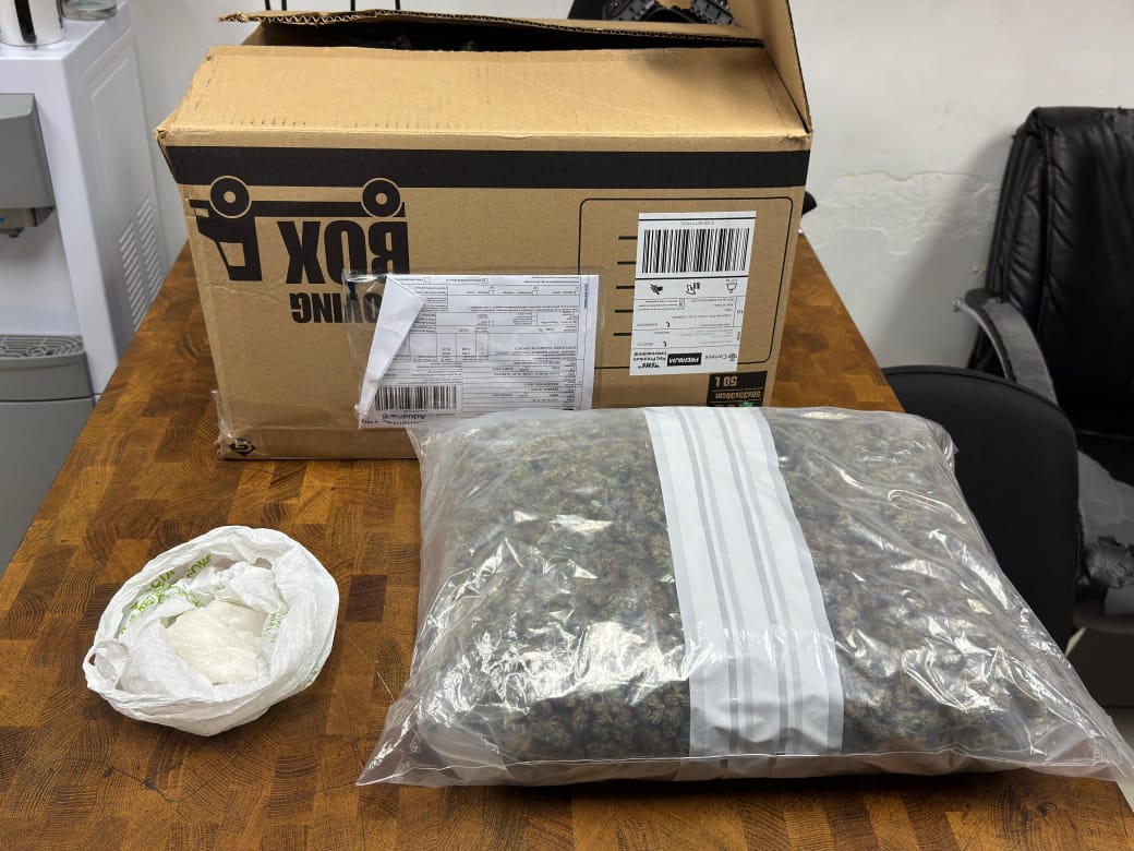 DNCD ocupa ocho paquetes de marihuana y 30 vapers rellenos de cannabis en el AILA