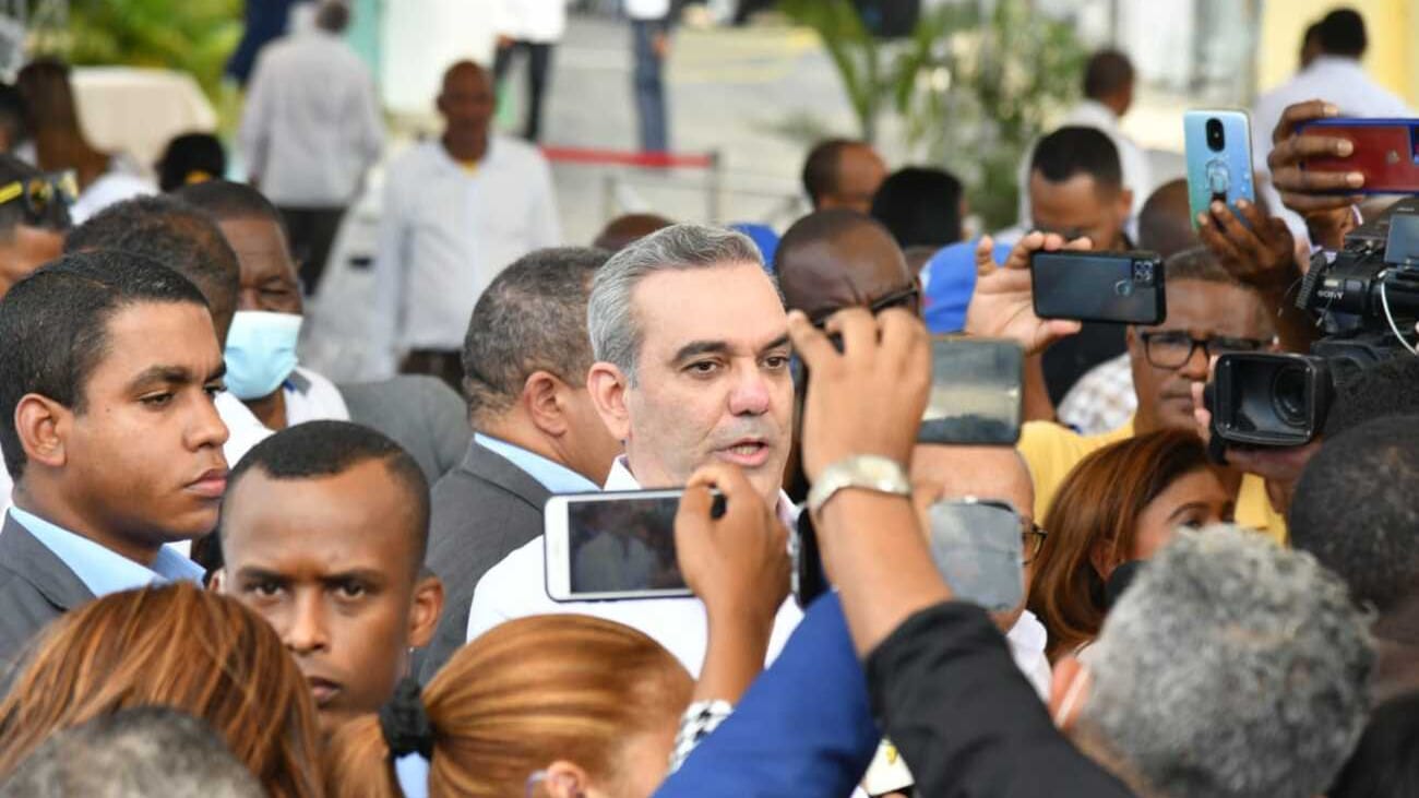 El presidente destacó que hoy, gracias a la expansión de las plataformas digitales, el periodismo ha ampliado su alcance, fortaleciendo así el derecho de los ciudadanos a estar bien informados y a participar de manera activa en la vida pública.