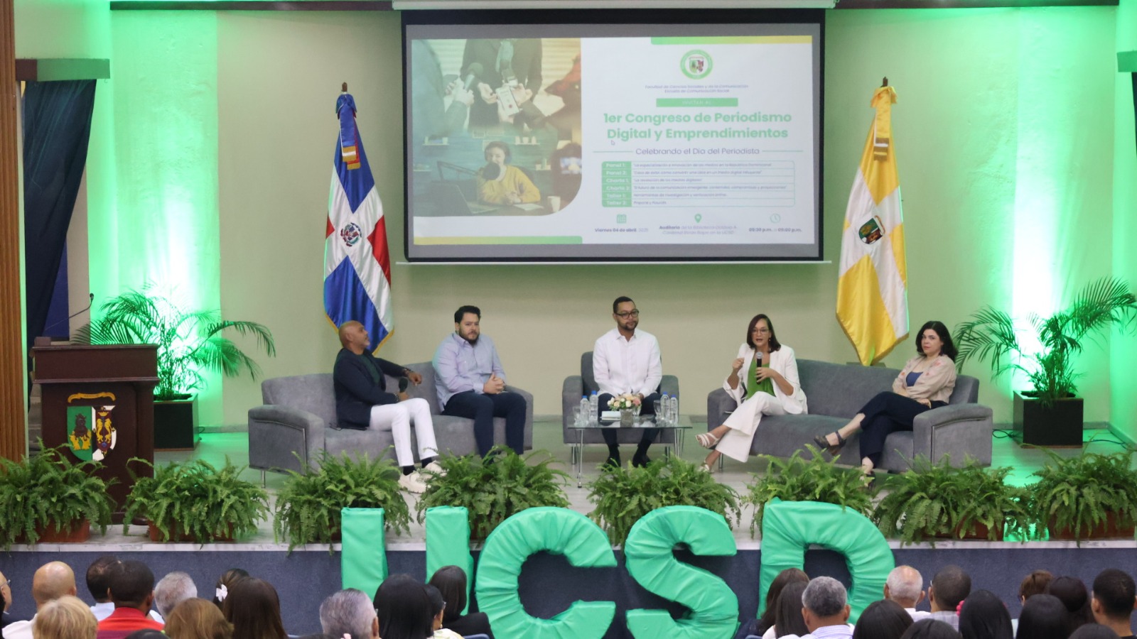 La Universidad Católica Santo Domingo (UCSD), a través de su Facultad de Ciencias Sociales y de la Comunicación, realizó el Primer Congreso de Periodismo Digital y Emprendimientos, con panelistas, conferencistas y capacitadores nacionales e internacionales, quienes ofrecieron a los asistentes diferentes perspectivas, proyecciones y recomendaciones para sacar el mejor provecho a las actuales plataformas digitales y emprender un proyecto periodístico.