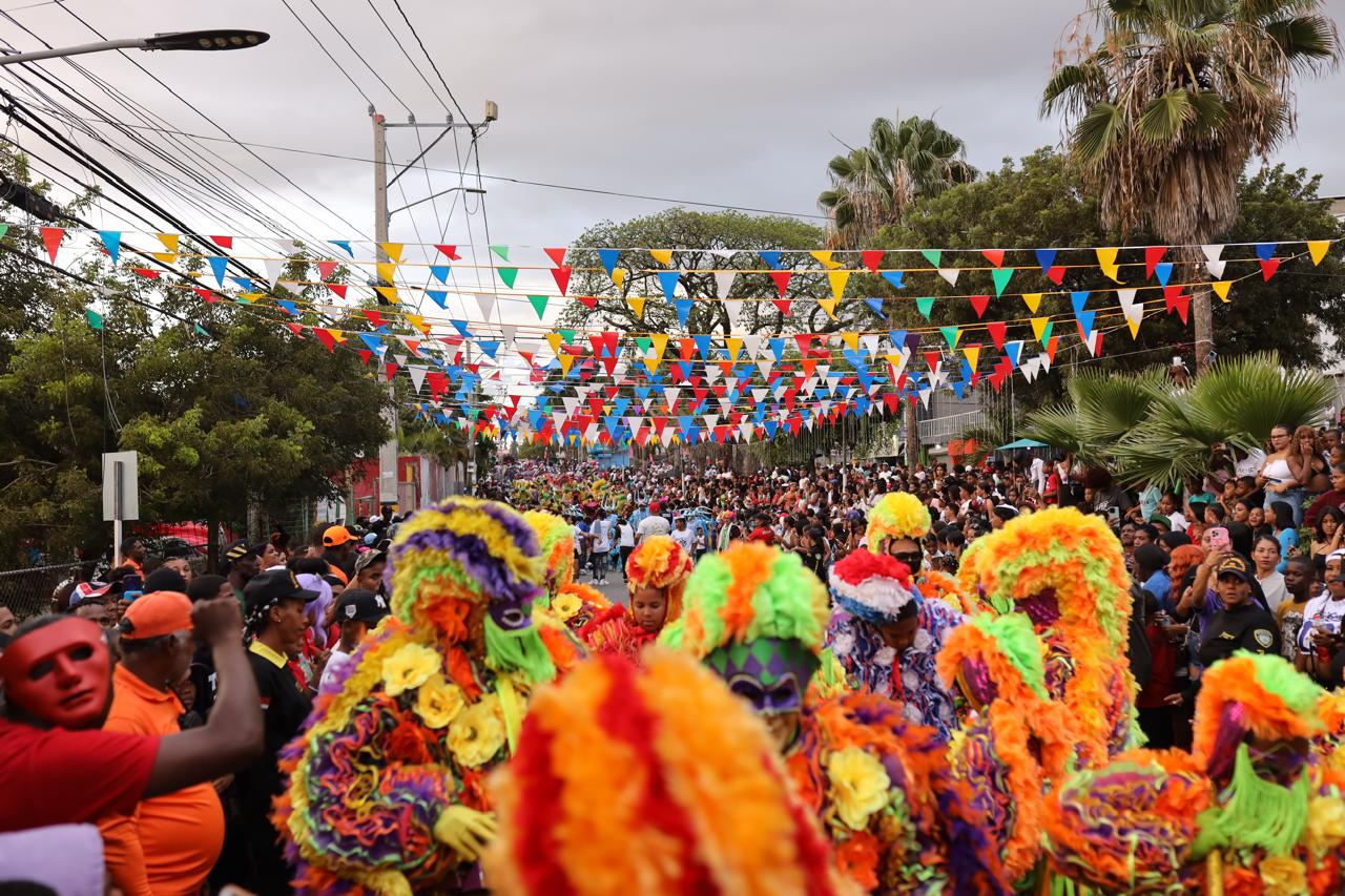 El evento se desarrolló bajo un amplio operativo de seguridad, con el respaldo de agentes de la Policía Nacional (departamentos Z8 y O5), COBA, DIGESETT, la Policía Municipal, el Cuerpo de Bomberos de Pantoja y la Defensa Civil, garantizando un ambiente seguro, familiar y de sano entretenimiento.