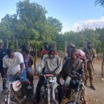 Dos de los motociclistas que trasladaban a los inmigrantes son menores de edad