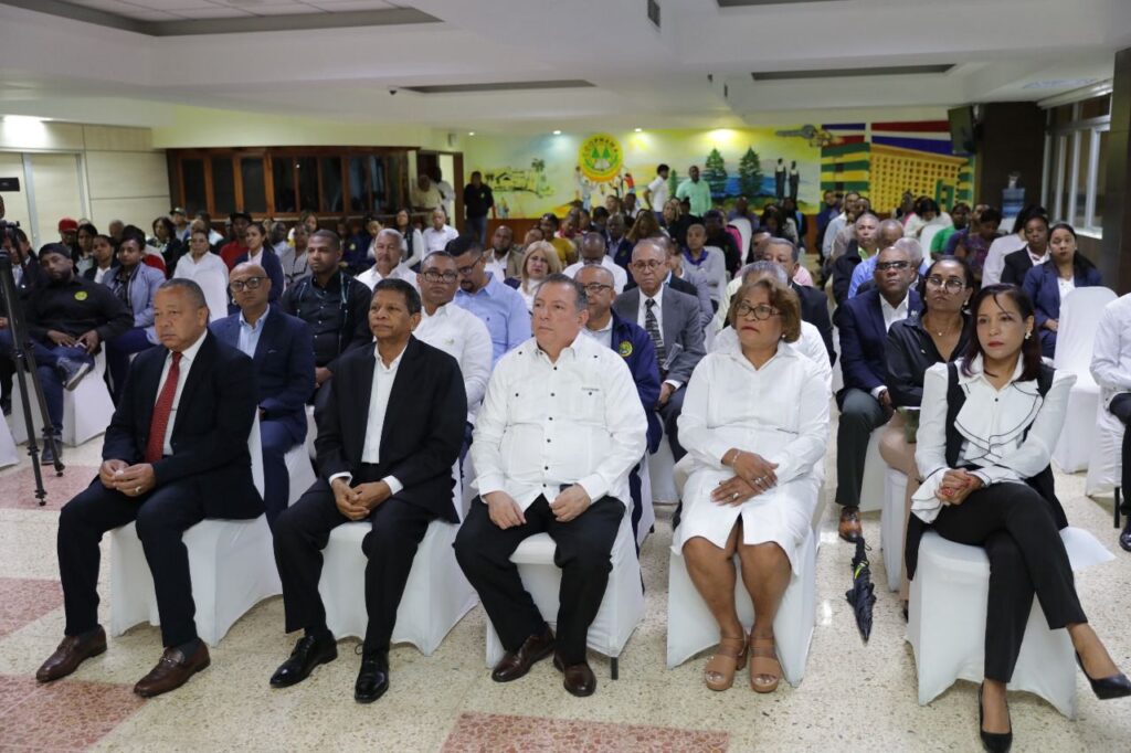 Entre los socios fallecidos de la tragedia del Jet Set, estaban las maestras: Rosi de la Rosa Ortega y María Llena de Jesús, ambas de Santo Domingo Norte. Así como cooperativistas