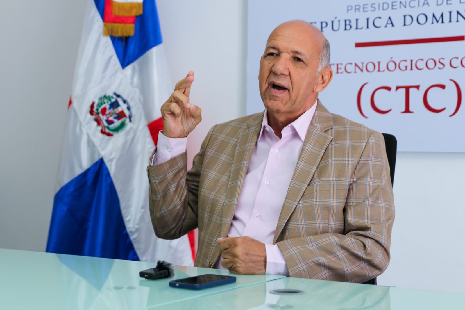 Isidro Torres, director de los Centros Tecnológicos Comunitarios (CTC), exhortó a la población a actuar con prudencia, tomando las cosas con calma y sin excesos, durante los días de asueto de la Semana Santa.