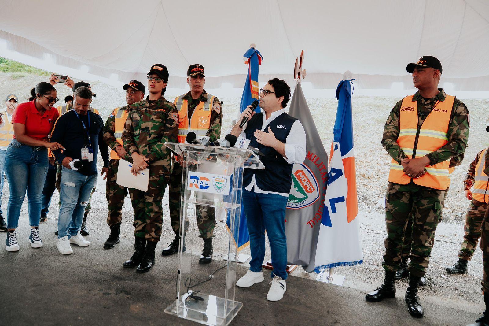 Director ejecutivo de RD Vial, Hostos Rizik Lugo, durante el lanzamiento del operativo