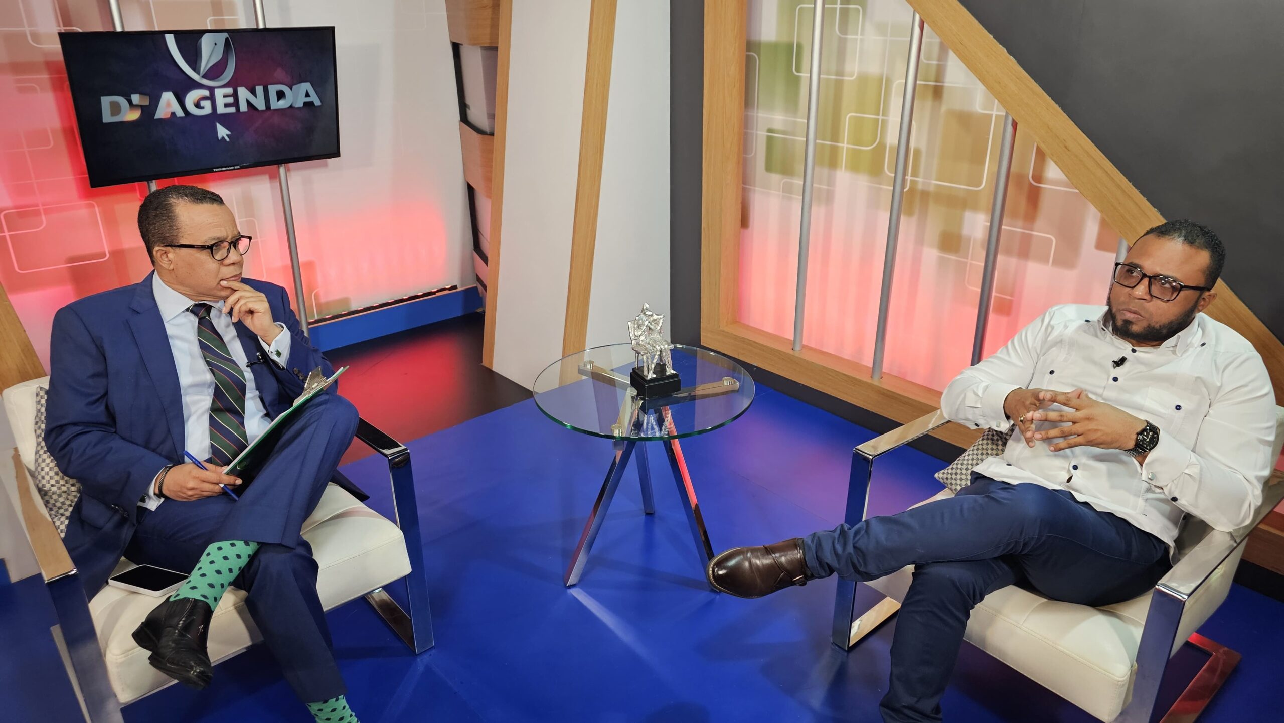 Entrevistado por Héctor Herrera Cabral en el programa D´AGENDA, que cada domingo se difunde por Telesistema canal 11 y TV Quisqueya para los Estados Unidos, el facultativo dijo que no importa que la edificación sea propiedad privada, porque el peligro que puede representar