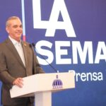 Además, puntualizó que las bases económicas del país están sólidas, destacando que el turismo y las inversiones están en crecimiento. Aunque reconoció que hay una situación internacional que podría afectar el crecimiento económico, afirmó que República Dominicana seguirá siendo el líder en crecimiento en toda América Latina.