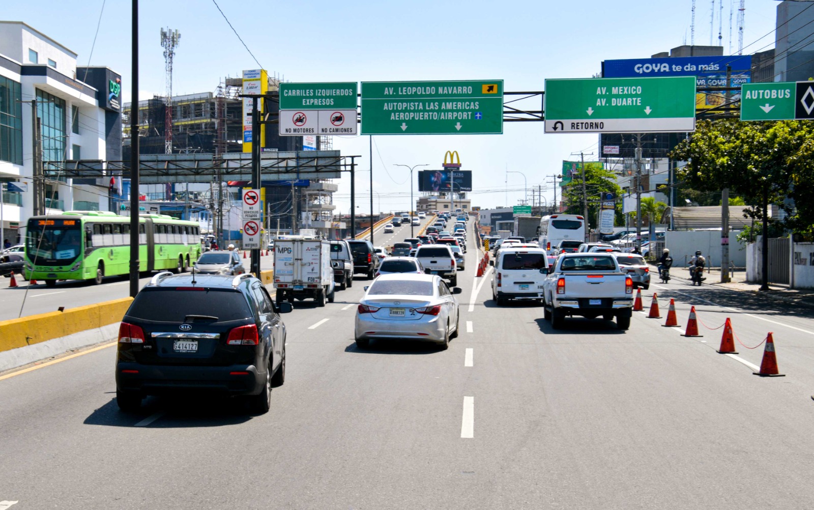 El Ministerio de Obras Públicas y Comunicaciones (MOPC), informó que desde el lunes 21 hasta el sábado 26 de abril realizará trabajos de mantenimiento que incluyen elevados, puentes, pasos a desnivel y túneles ubicados en distintos lugares del Gran Santo Domingo, por lo que el tránsito vehicular será cerrado de manera total o parcial en esas estructuras.