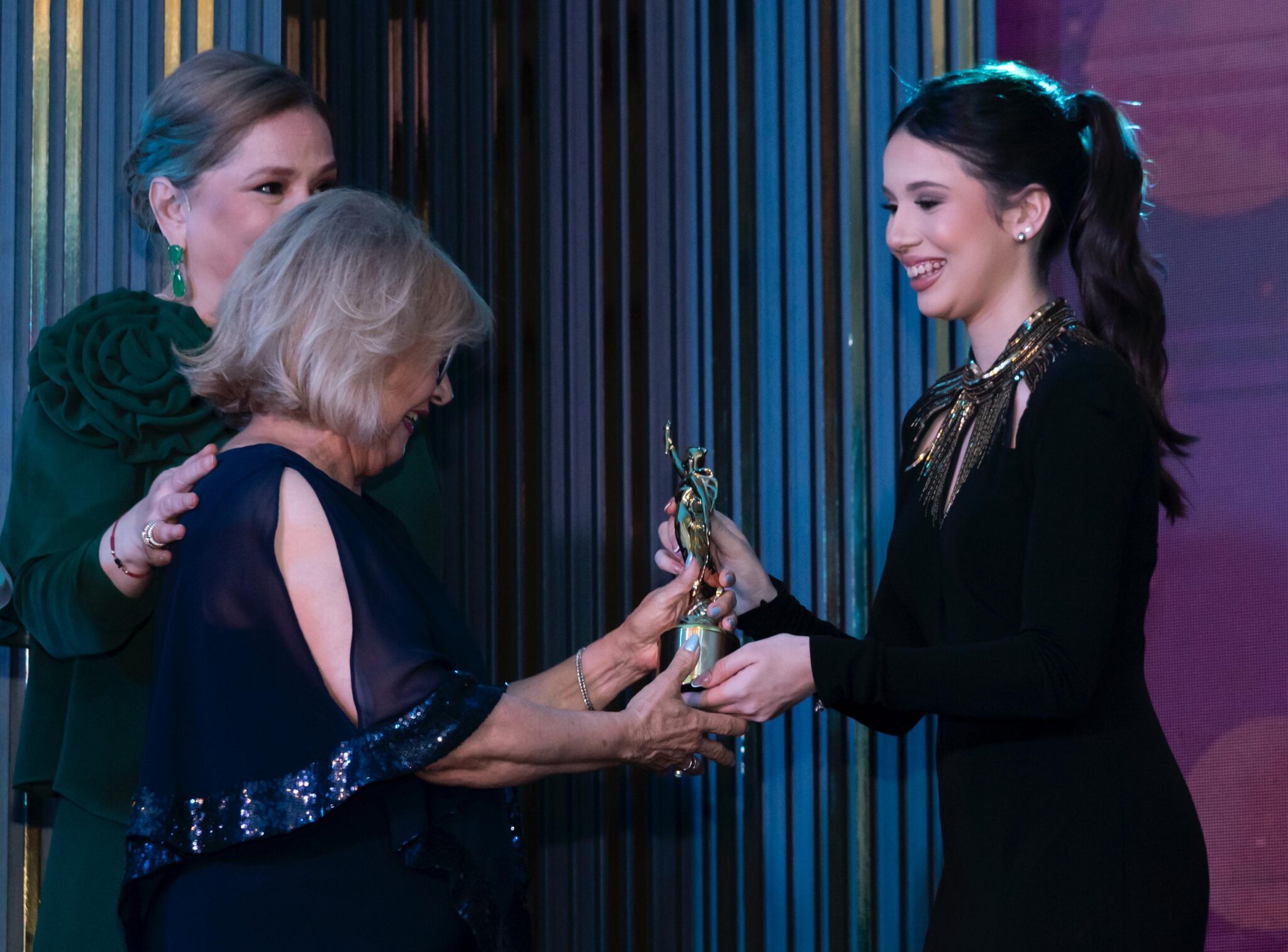 Con esta distinción se reconocerá el liderazgo femenino en acción