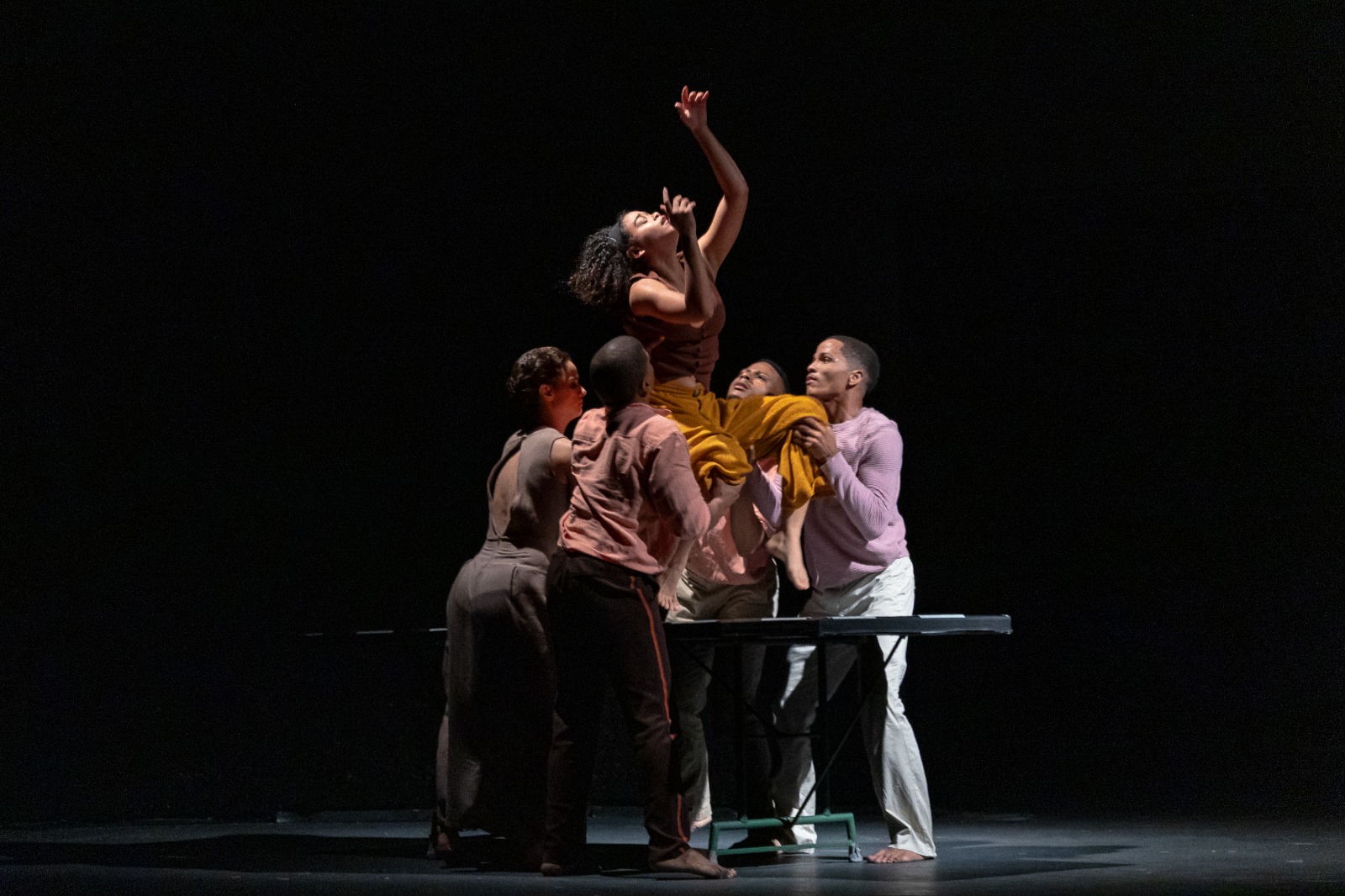 El elenco de “Link” estuvo conformado por destacados bailarines de la Compañía Nacional de Danza Contemporánea e invitados especiales