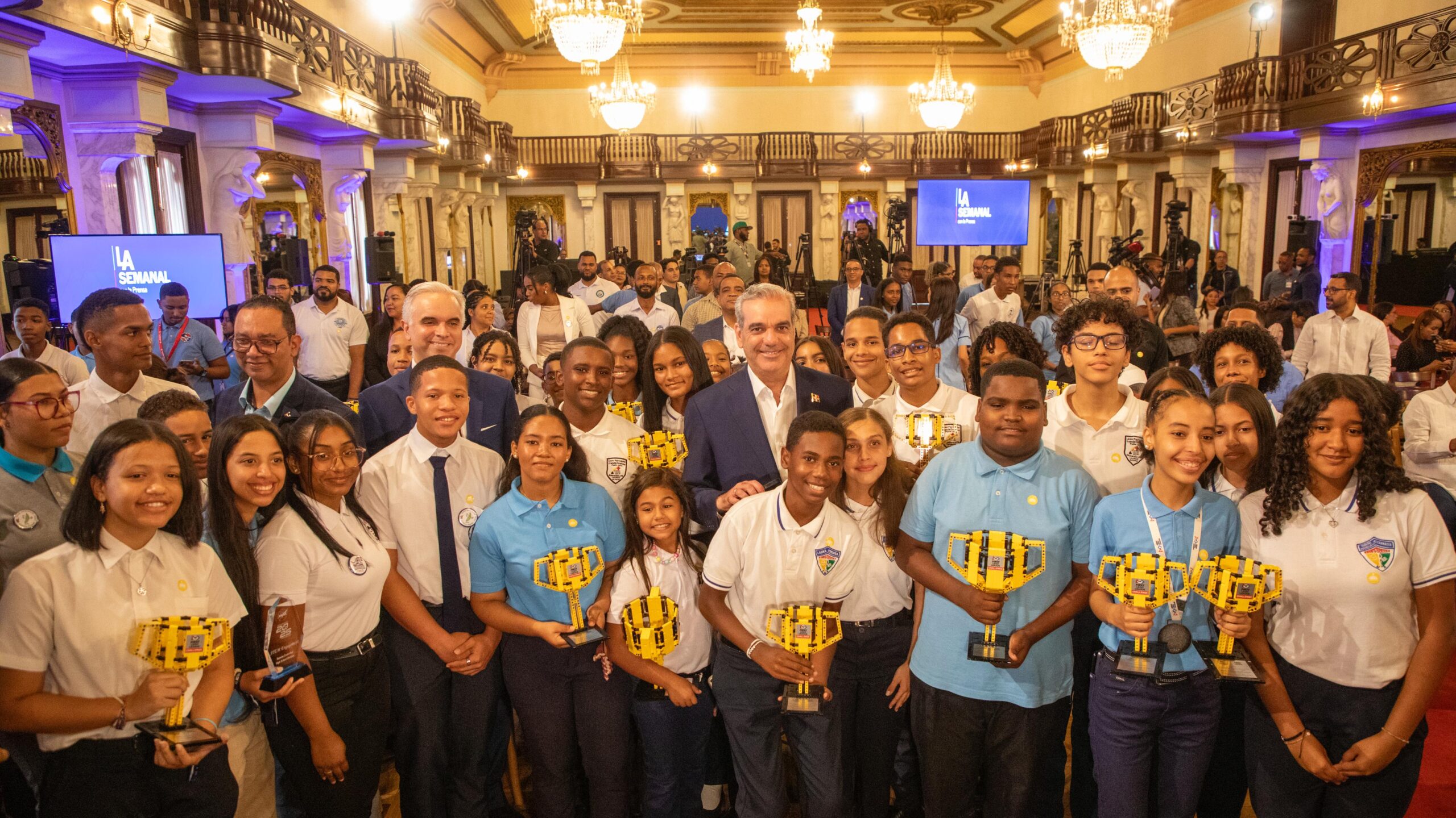 El presidente Luis Abinader destacó la participación de estudiantes dominicanos de centros públicos y privados en competencias nacionales e internacionales en áreas de ciencia, tecnología, ingeniería, arte y matemáticas, conocidas internacionalmente como STEAM.