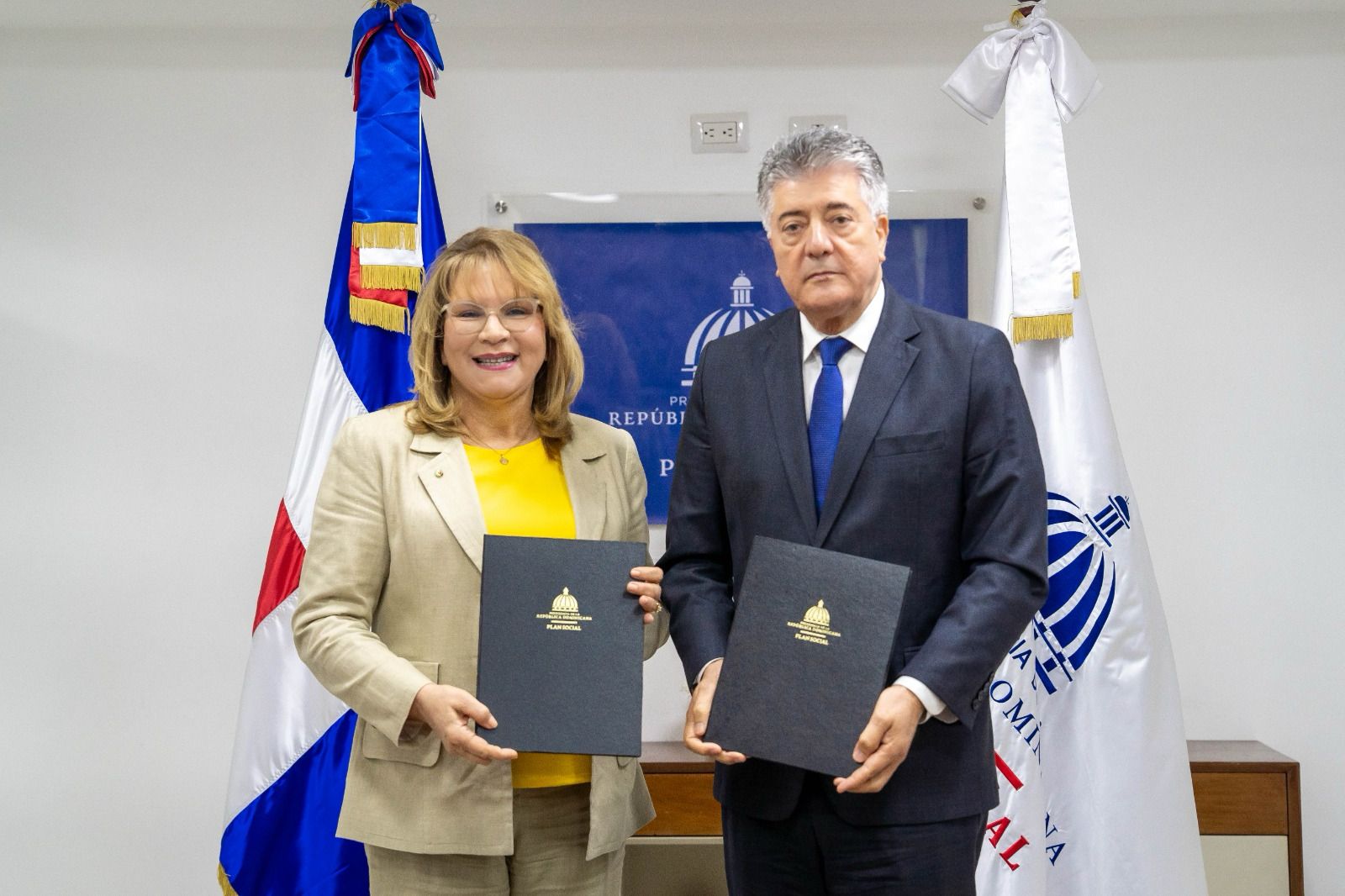 El Plan de Asistencia Social de la Presidencia y la Oficina Nacional de Apoyo a la Reforma Penitenciaria, ONAPREP, formalizaron un convenio con el objetivo principal de aunar esfuerzos para apoyar el proceso de reforma penitenciaria mediante el fomento de oportunidades de participación a personas en conflicto con la ley.