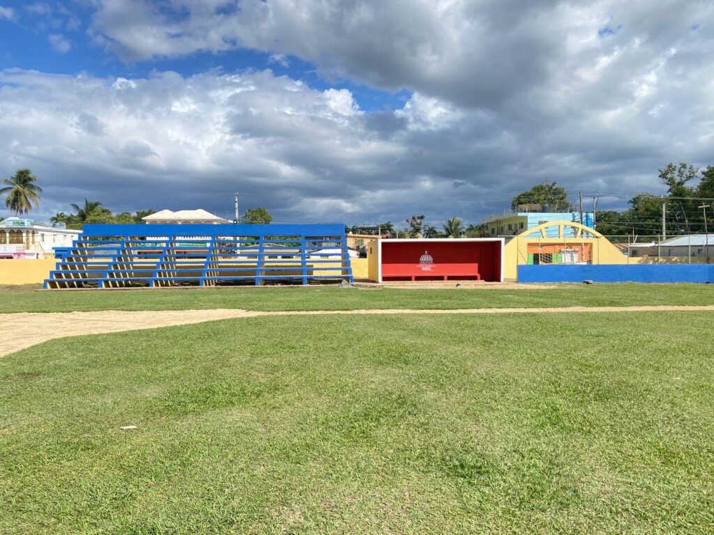 Multiuso en San José de Los Llanos, San Pedro de Macorís, totalmente remozado y equipado.