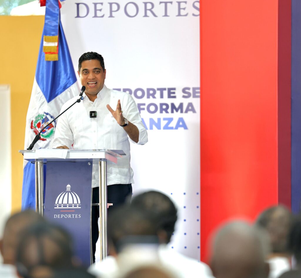 Multiuso en San José de Los Llanos, San Pedro de Macorís, totalmente remozado y equipado.