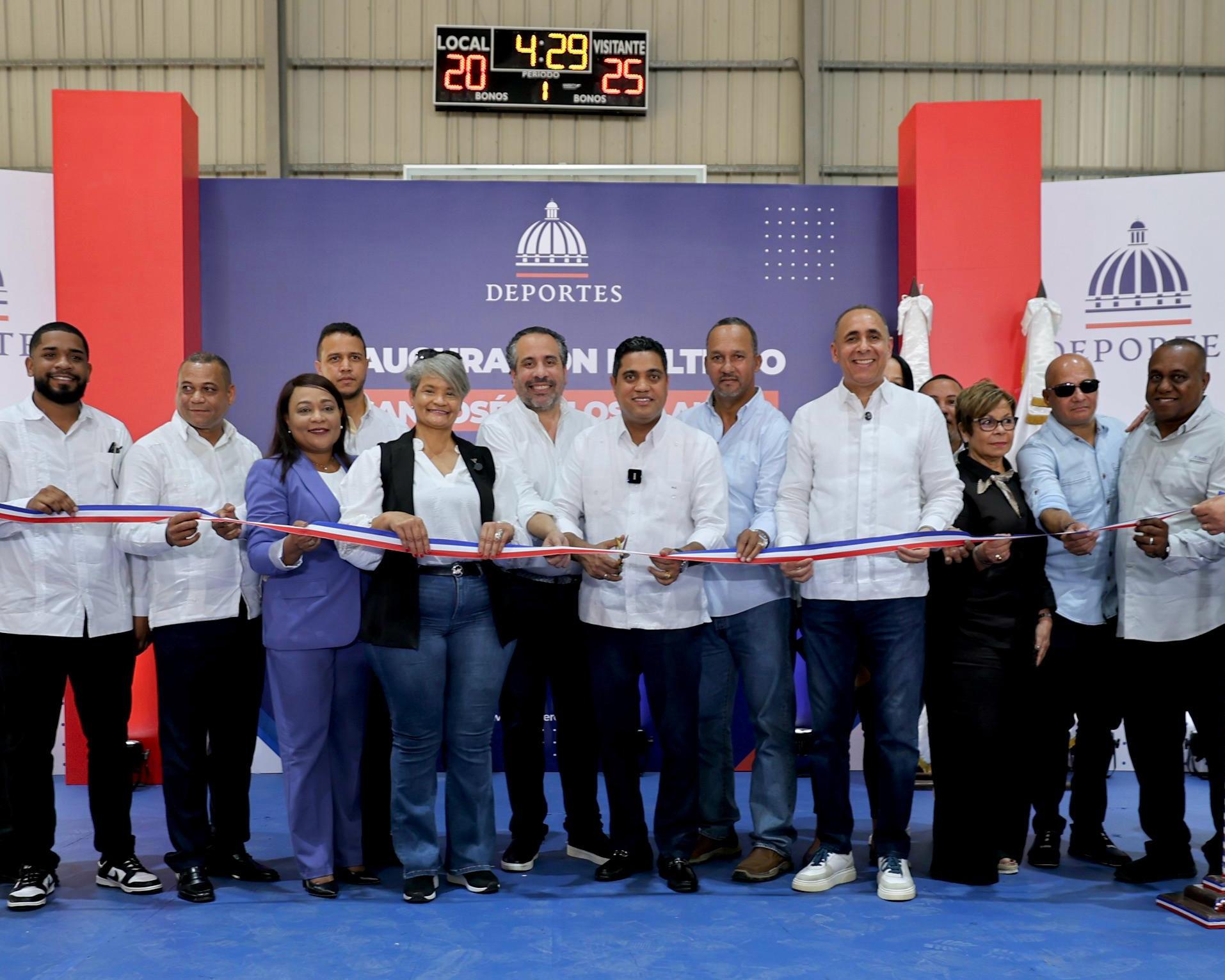 Entregan multiuso en San José de Los Llanos, San Pedro de Macorís, totalmente remozado y equipado.