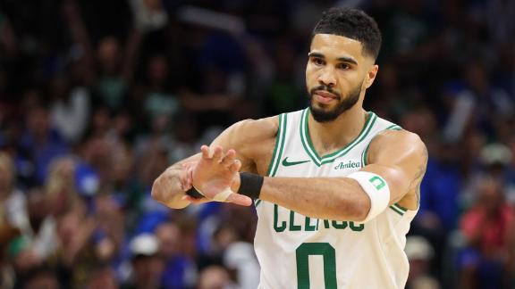 Jayson Tatum anotó 37 puntos en victoria de los Celtics.