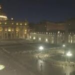 Como las prédicas de San Francisco de Asís supo insuflar un nuevo aire a una iglesia en decadencia. Pacifista, igual que Francisco de Asís, a cuya orden se debió en cuerpo y alma, predicó la paz y hermandad entre los hombres, en plena “guerra fría”. Hombre ejemplar, al que nunca le tembló el pulso para exponer la necesidad de cambios en el seno católico.