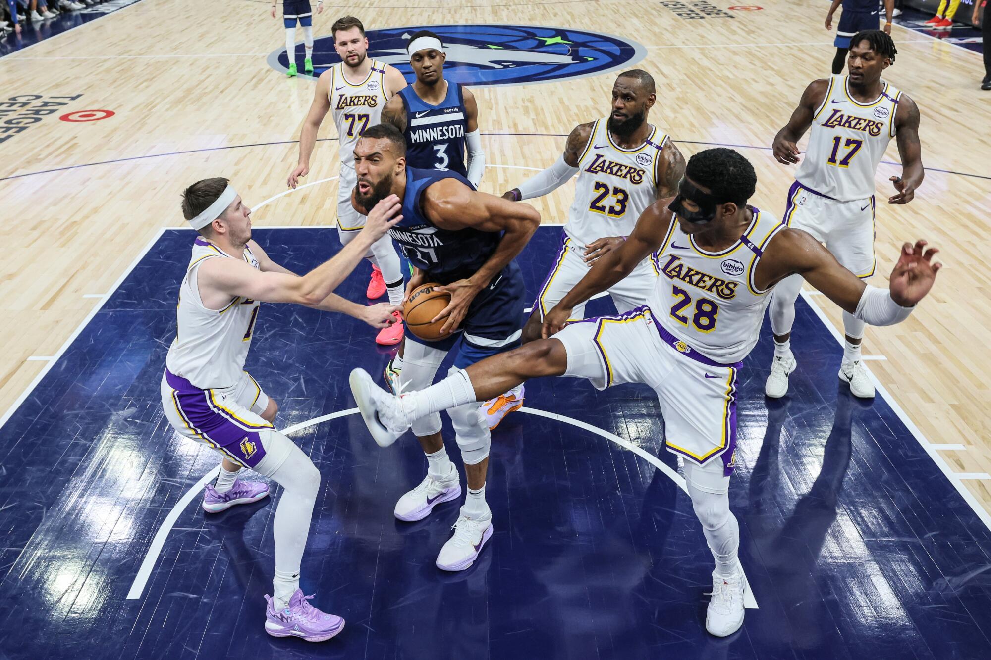 Minnesota ha demostrado superioridad con su banca, la clave para estar delante 3-1 en la serie.