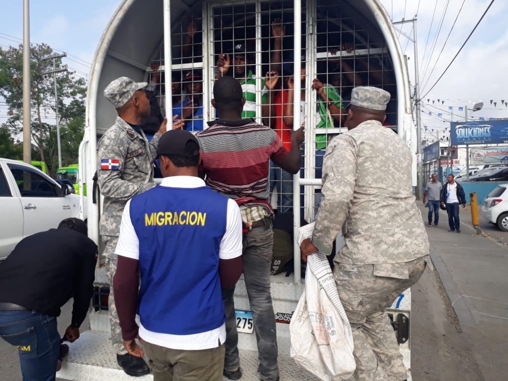 Entregan al Ministerio Público a 231 personas por tráfico de indocumentados y contrabando