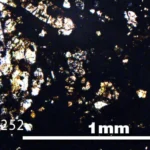 Este hallazgo pone en duda la creencia generalizada de que el hidrógeno llegó a la Tierra en asteroides que impactaron sobre lo que antes era un planeta seco y rocoso incapaz de albergar vida.