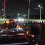 El Gobierno dominicano continuó este sábado con un amplio operativo de control migratorio y seguridad en el sector de Friusa, en el distrito turístico de Bávaro, como parte de la estrategia nacional para el ordenamiento territorial y el cumplimiento de la Ley General de Migración.