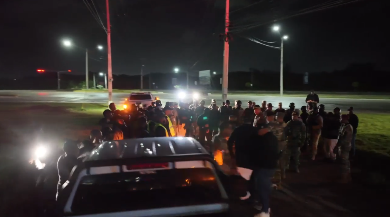 El Gobierno dominicano continuó este sábado con un amplio operativo de control migratorio y seguridad en el sector de Friusa, en el distrito turístico de Bávaro, como parte de la estrategia nacional para el ordenamiento territorial y el cumplimiento de la Ley General de Migración.