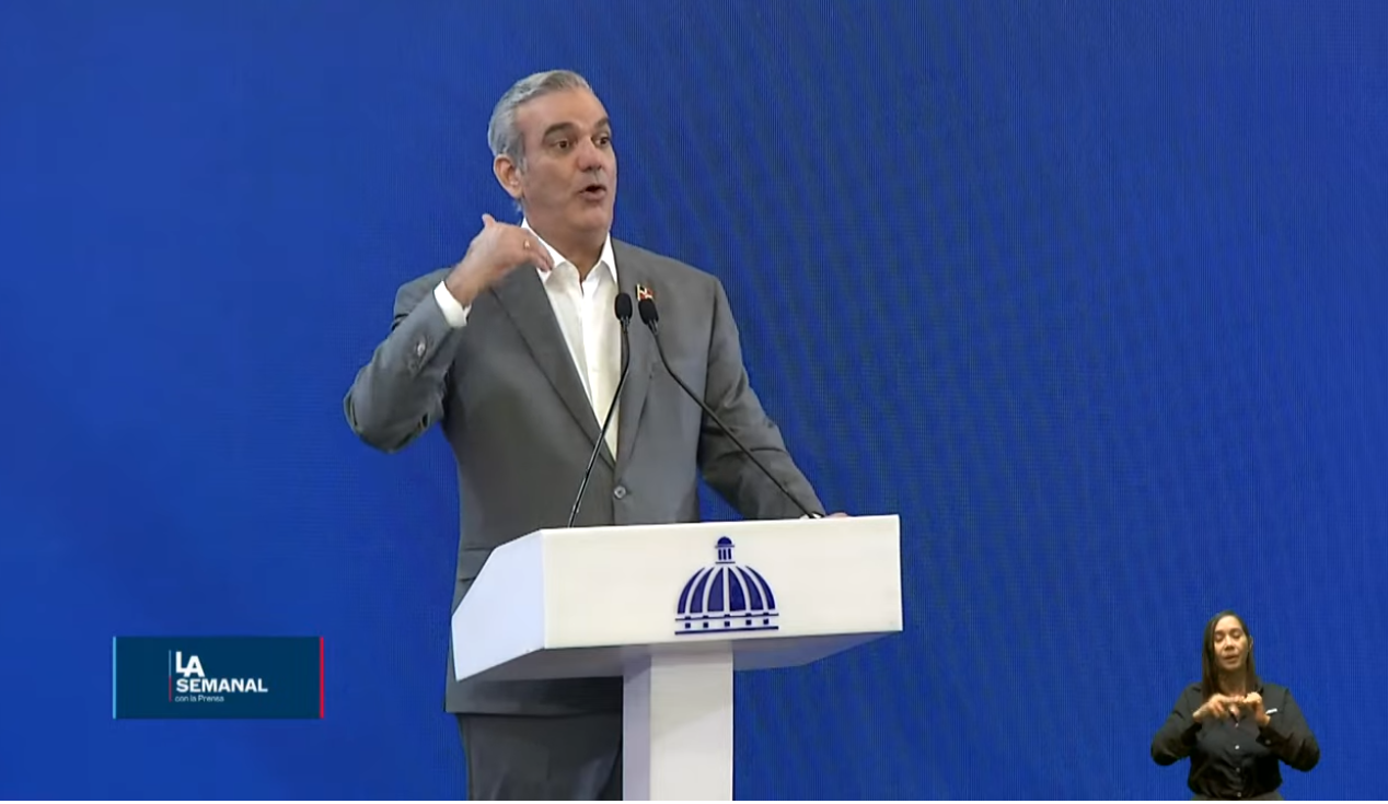 El presidente Luis Abinader exhortó a la ciudadanía a denunciar cualquier caso de corrupción, asegurando que todos serán investigados, sin importar el nombre o el cargo de los involucrados.