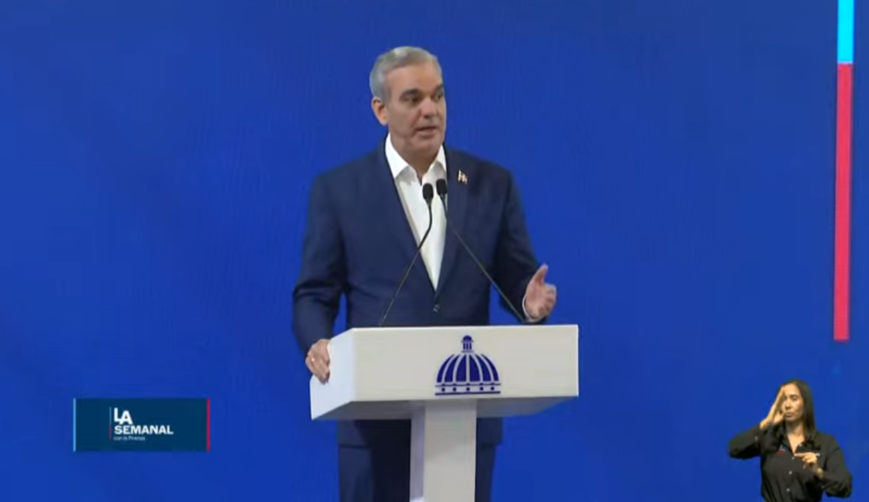 El presidente Luis Abinader anunció que la Comisión de Recuperación de Bienes del Estado ha recuperado RD$6,500 millones, que serán incluidos en el Presupuesto General del Estado para el próximo semestre. De esta suma, RD$3,000 millones provienen de las EDES y RD$3,500 millones fueron recuperados directamente.