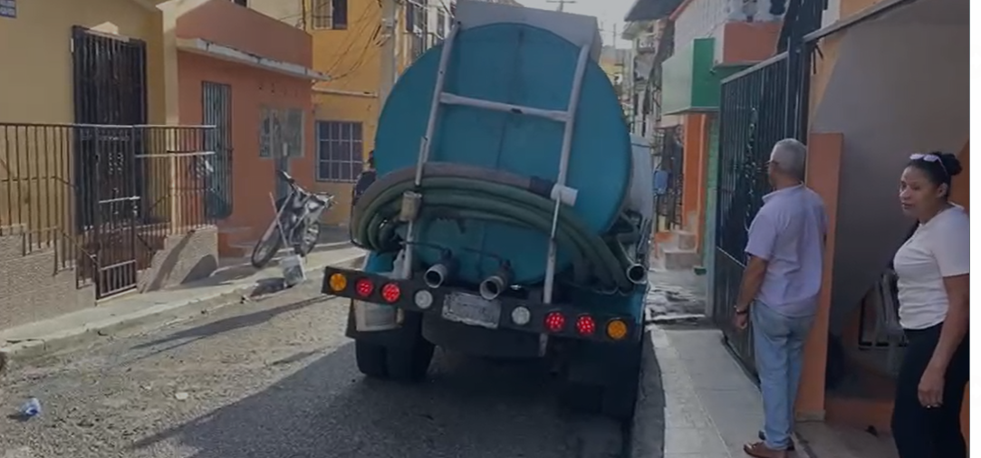 olicitan a la Corporación de Acueducto y Alcantarillado de Santo Domingo (CAASD) que restablezca el servicio lo antes posible, ya que han reportado la situación y no han recibido una respuesta satisfactoria.