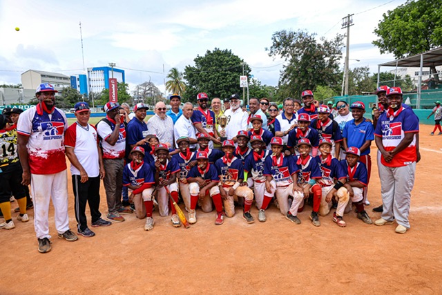 El equipo de la Provincia Santo Domingo, bicampeones del béisbol U12 Copa Robinson Canó.