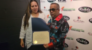 Héctor Acosta "El Torito" recibe un reconocimiento del Congreso de Texas