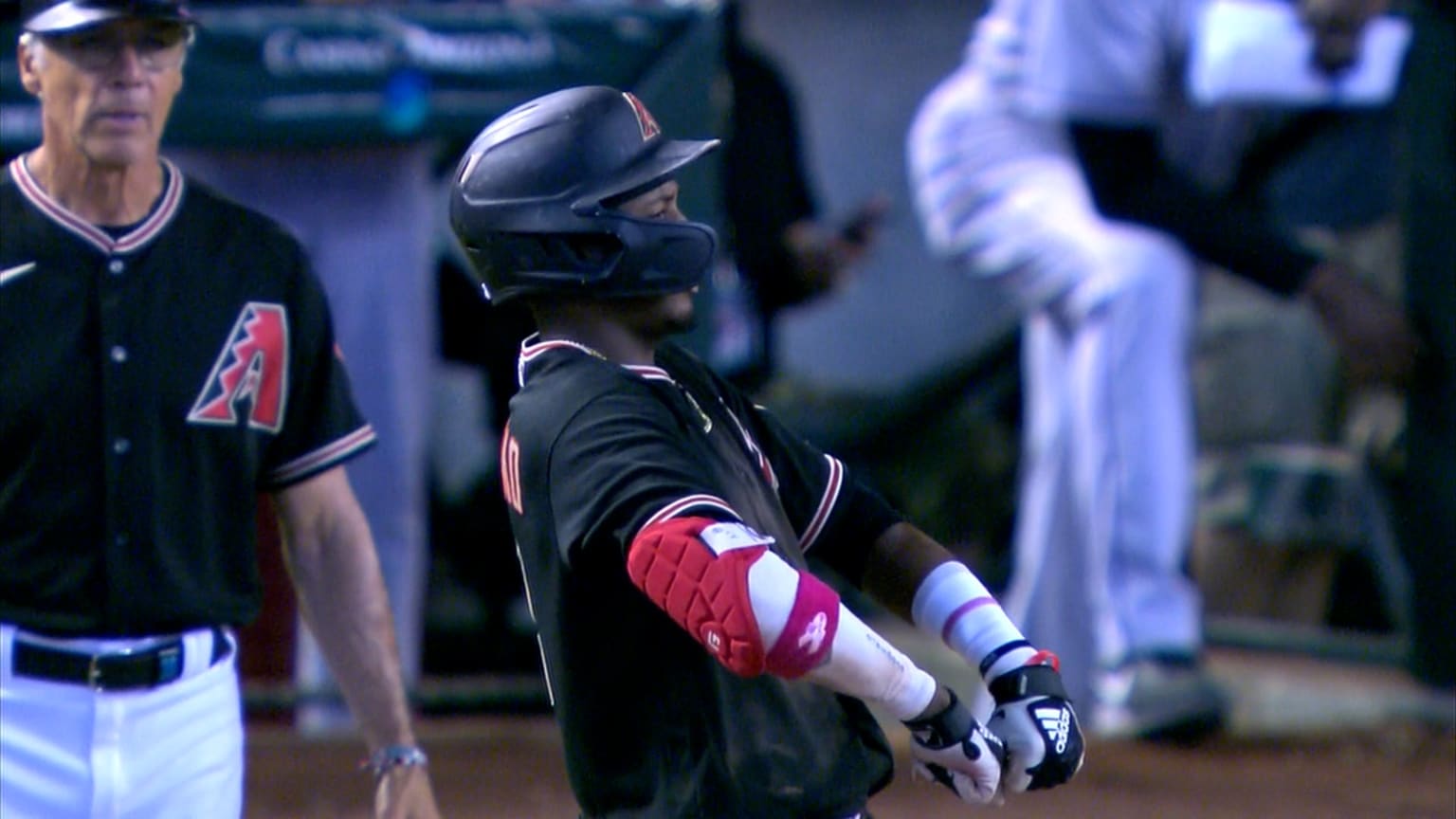 Geraldo Perdomo de los Diamondbacks de Arizona pegó jonrón y remolcó tres carreras.