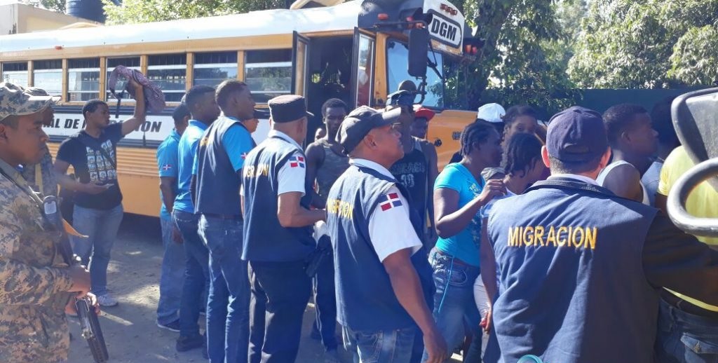 Haitianos repatriados no se reúnen con familiares por impedimento de las bandas armadas, según ONG