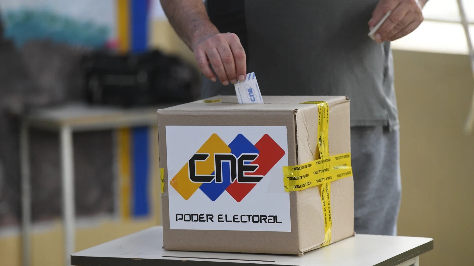 González Urrutia asegura fueron participes de un evento que se disfrazó de elección