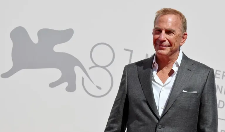 Una actriz demanda a Kevin Costner por una «violenta escena de violación no guionizada»