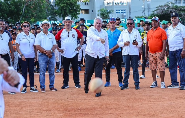 Lanzamiento de honor realizado por Chilote Llenas.
