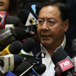 El presidente boliviano Luis Arce anunció este martes la declinación de su candidatura a la reelección en los comicios del 17 de agosto e hizo un llamado a la unidad de la izquierda del país entorno al candidato con mayores posibilidades para hacer frente a los partidos de oposición.