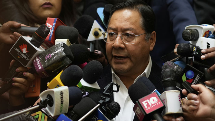 El presidente boliviano Luis Arce anunció este martes la declinación de su candidatura a la reelección en los comicios del 17 de agosto e hizo un llamado a la unidad de la izquierda del país entorno al candidato con mayores posibilidades para hacer frente a los partidos de oposición.