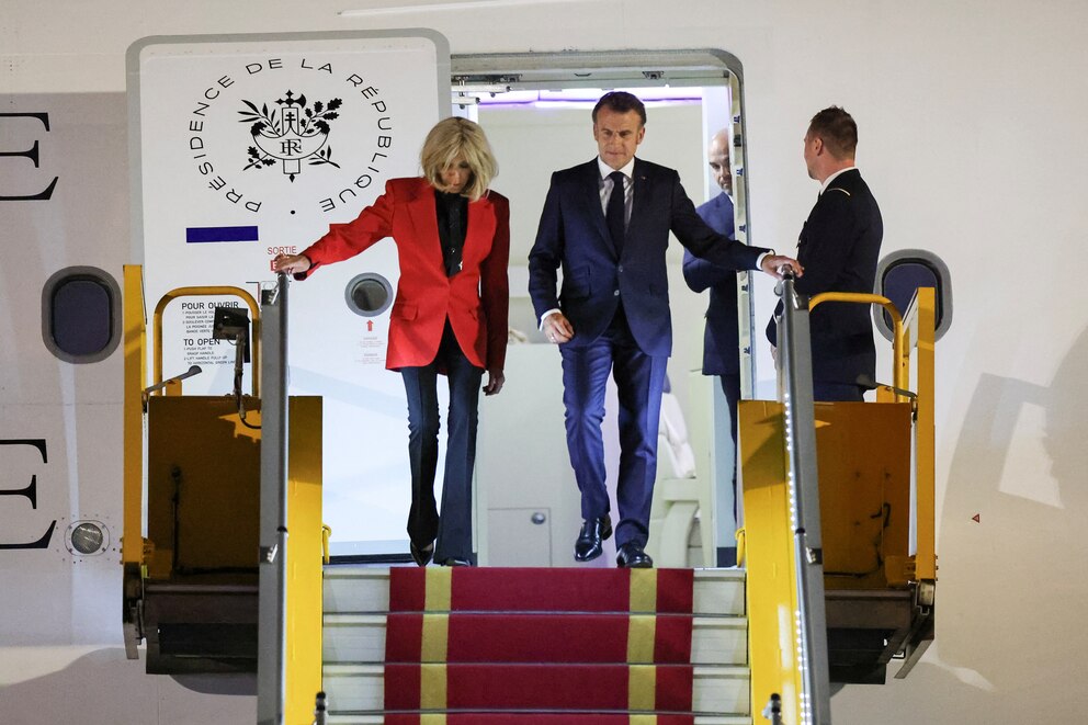 Video muestra incidente de pareja entre Macron y su esposa