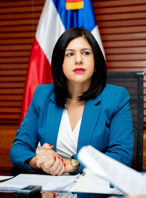 La senadora por la provincia Hermanas Mirabal María Mercedes Ortiz pidió a todos los sectores sociales a respaldar plenamente las políticas migratorias que implementa el gobierno y del presidente Luis Abinader.