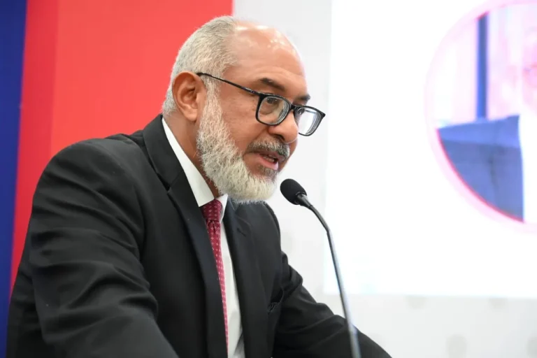 Afirmó que es necesario que la República Dominicana vea con claridad los riesgos que implican estos intentos de ocultar informaciones, como manipular con los algoritmos a los usuarios de las redes sociales.