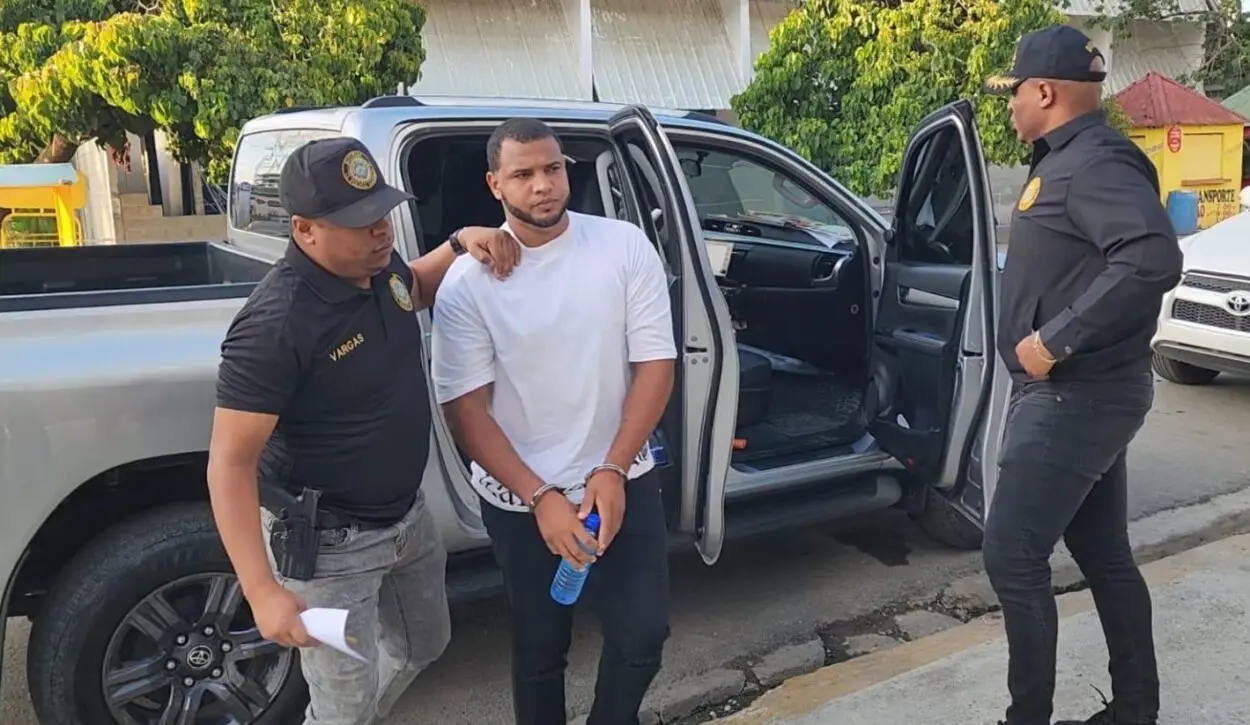 El Ministerio Público y la Policía siguen con los interrogatorios a los dos hombres señalados como los matadores de cinco hombres en un enfrentamiento por el control de un punto de droga en Loma de Cabrera.