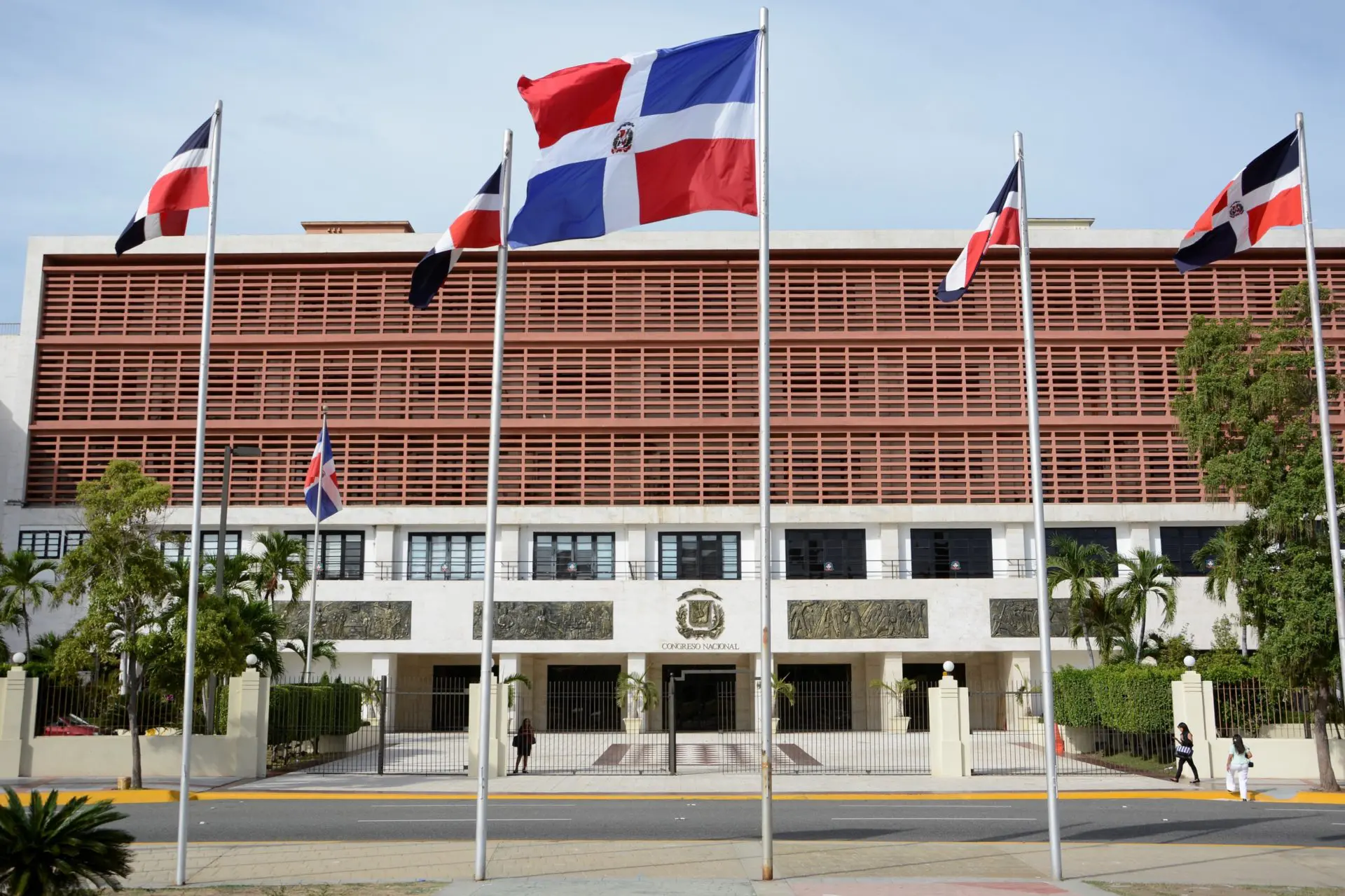 Senado declara de urgencia ley que dispone fusión de los ministerios de Hacienda y de Economía, Planificación y Desarrollo