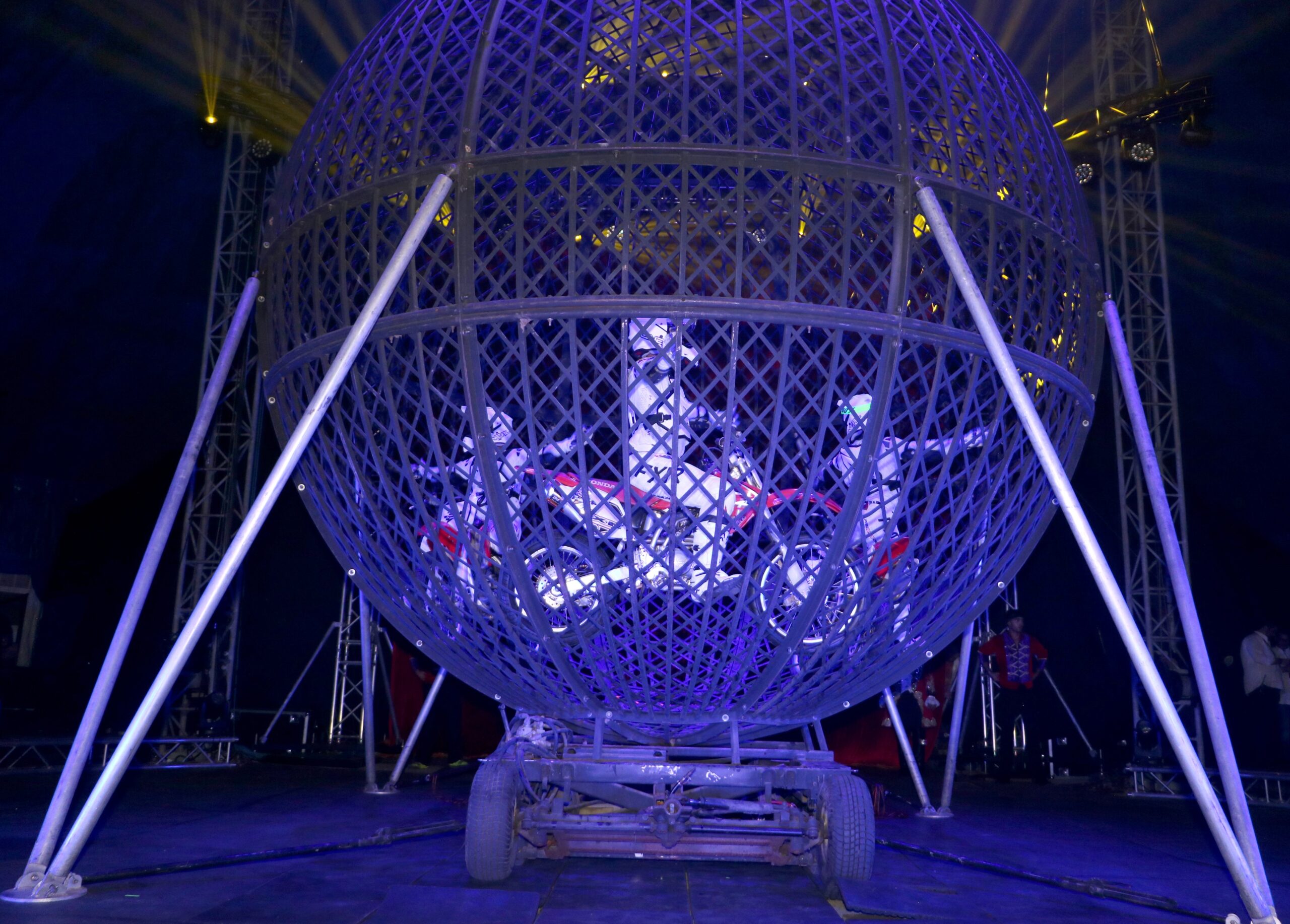 Symphony Circus reúne a mas de 40 artistas de diferentes nacionalidades.